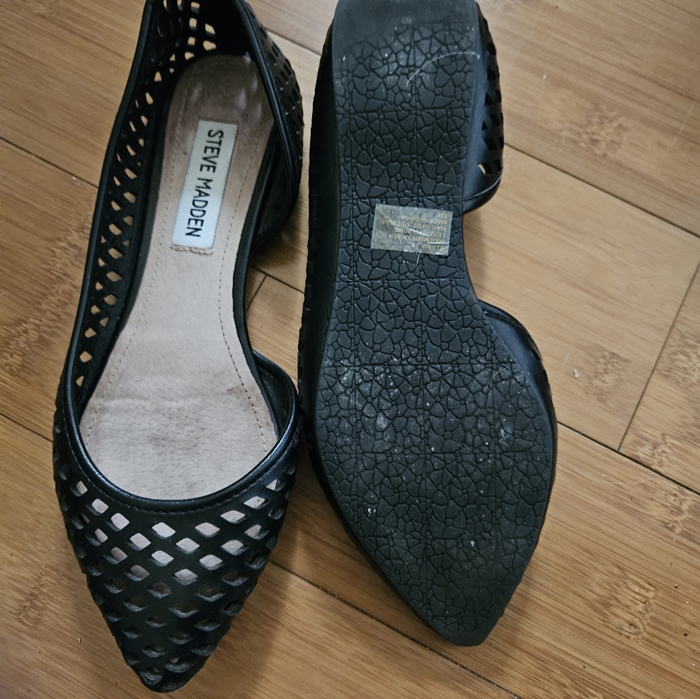 STEVE MADDEN WOMEN'S BLACK LEATHER FLAT SHOES. SIZE 5. EXCELLENT CONDITION. - Picture 3 of 4